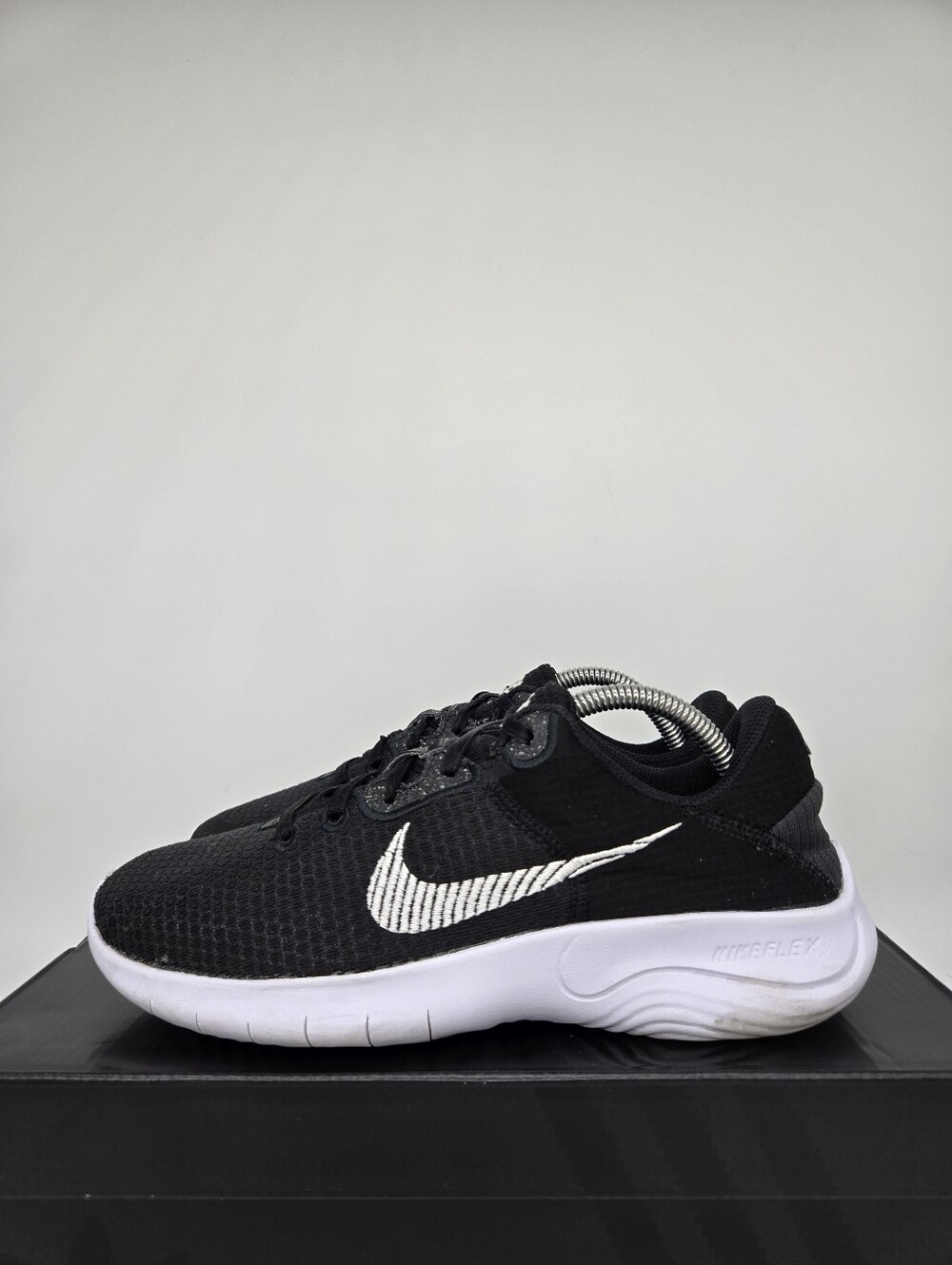 Nike Women's Flex Experience Run 11 Black Dark Smoke Grey Shoes Size 8